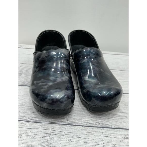 Dansko Womens Comfort Work Shoes Printed Clogs Closed Toe Slip On Blue Size 40 - Picture 1 of 11